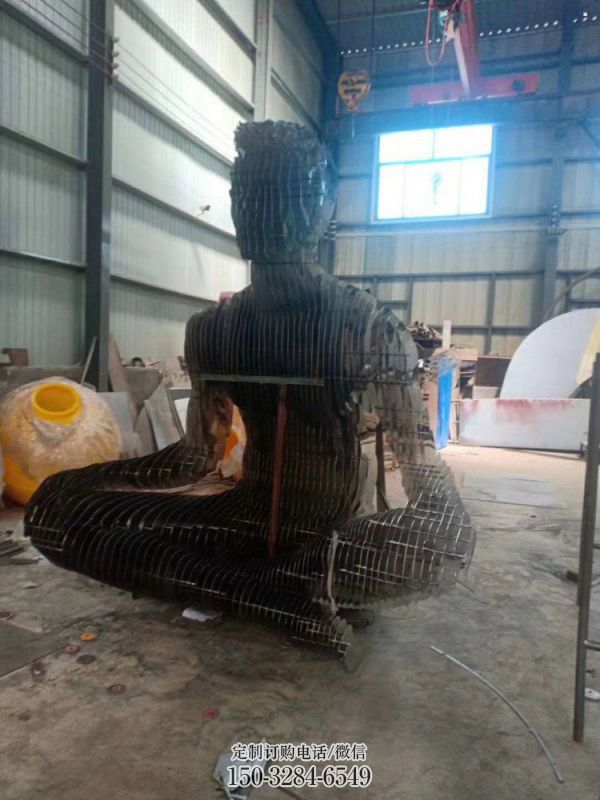现代镂空人物雕塑优选,圆雕体系,铁艺坐式人物雕塑选定 现代镂空人物雕塑优选,圆雕体系,铁艺坐式人物雕塑选定